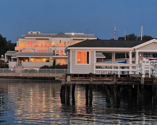Fathoms Hotel & Marina